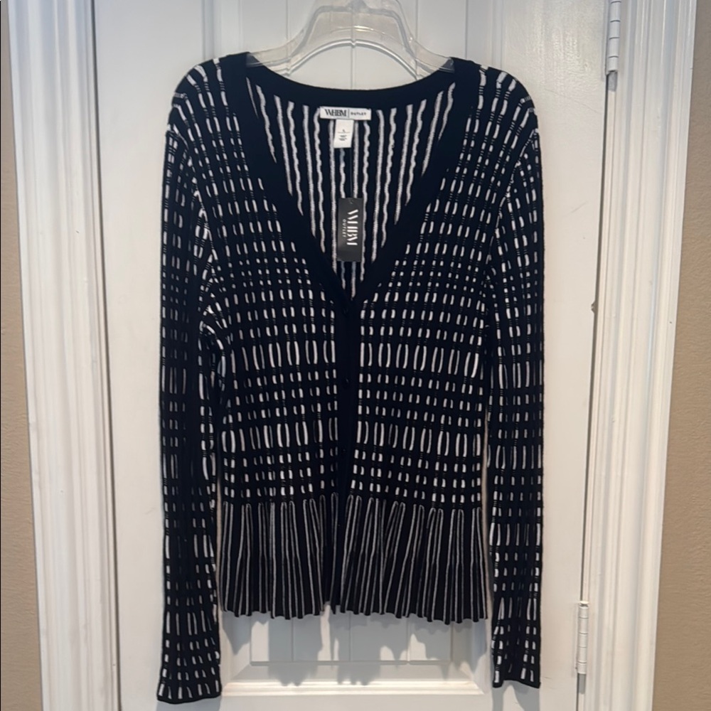 NWT beautiful White House Black Market Long Sleeve Ribbed Pleated sweater